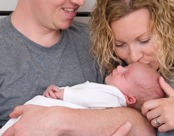 DI CHI RISULTA FIGLIO IL NEONATO?Ogni Paese ha la sua prassi per quanto riguarda i documenti che dim