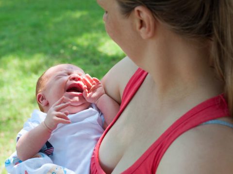 I disturbi più comuni dopo il parto e i rimedi dolci per superarli