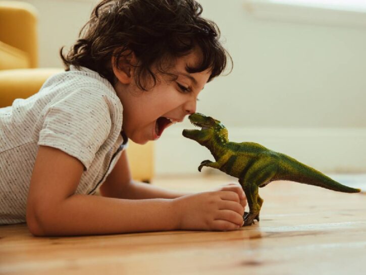 Come insegnare ai bambini a giocare da soli