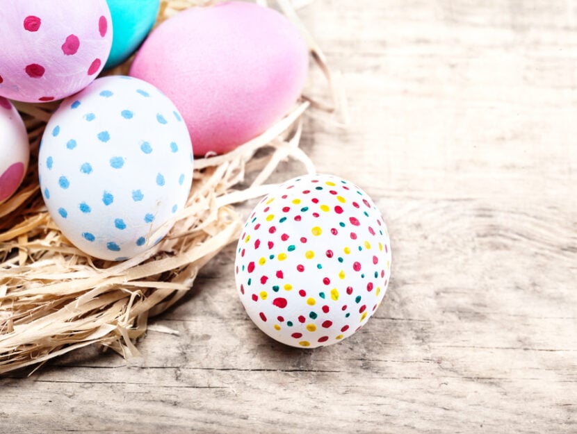 60 uova di Pasqua colorate 2Krmstr decorazione per albero da appendere fai da te dipinte pasquali bomboniera caccia alle uova di Pasqua realistiche uova per bambini 