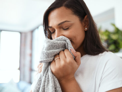Come togliere l'odore di muffa dai vestiti