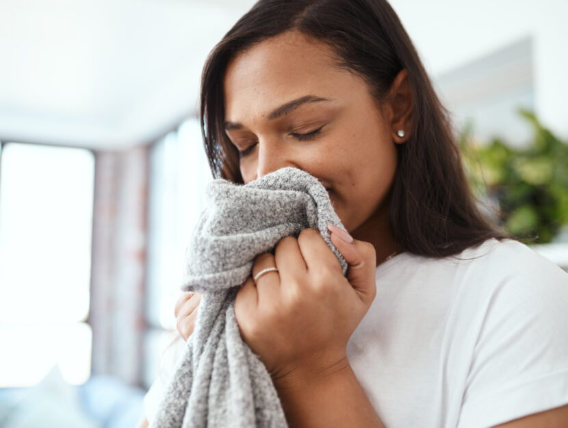 Come togliere l’odore di muffa dai vestiti