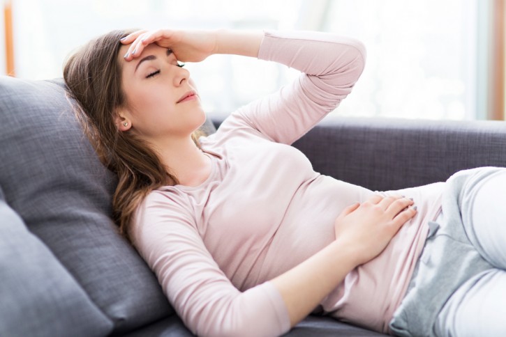 Mal di testa da ciclo: tenerlo sotto controllo è possibile