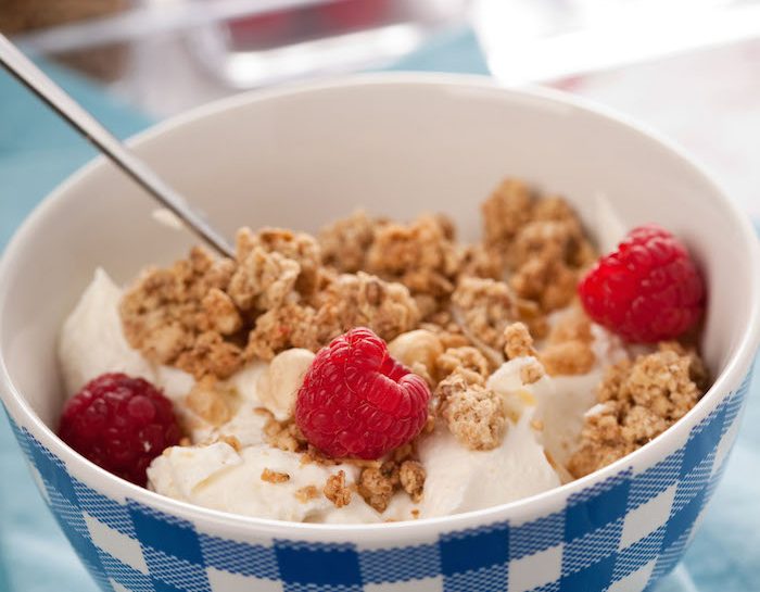 Cereali integrali e frutti rossi