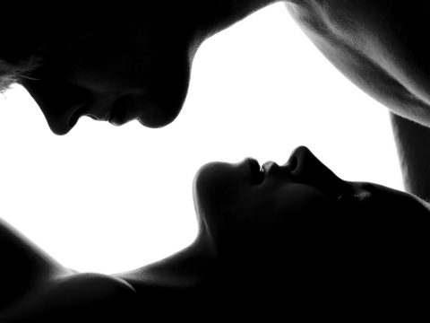 Stabilire una connessione erotica per riaccendere la passione