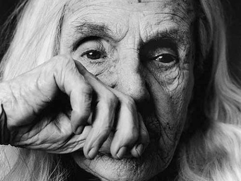 Alzheimer, com'è vivere accanto a chi c'è ma non c'è più
