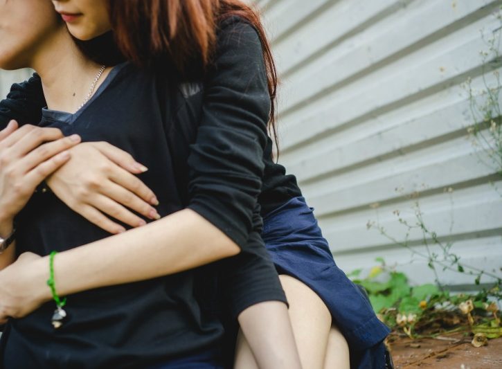 Sesso per la prima volta? I consigli per tua figlia