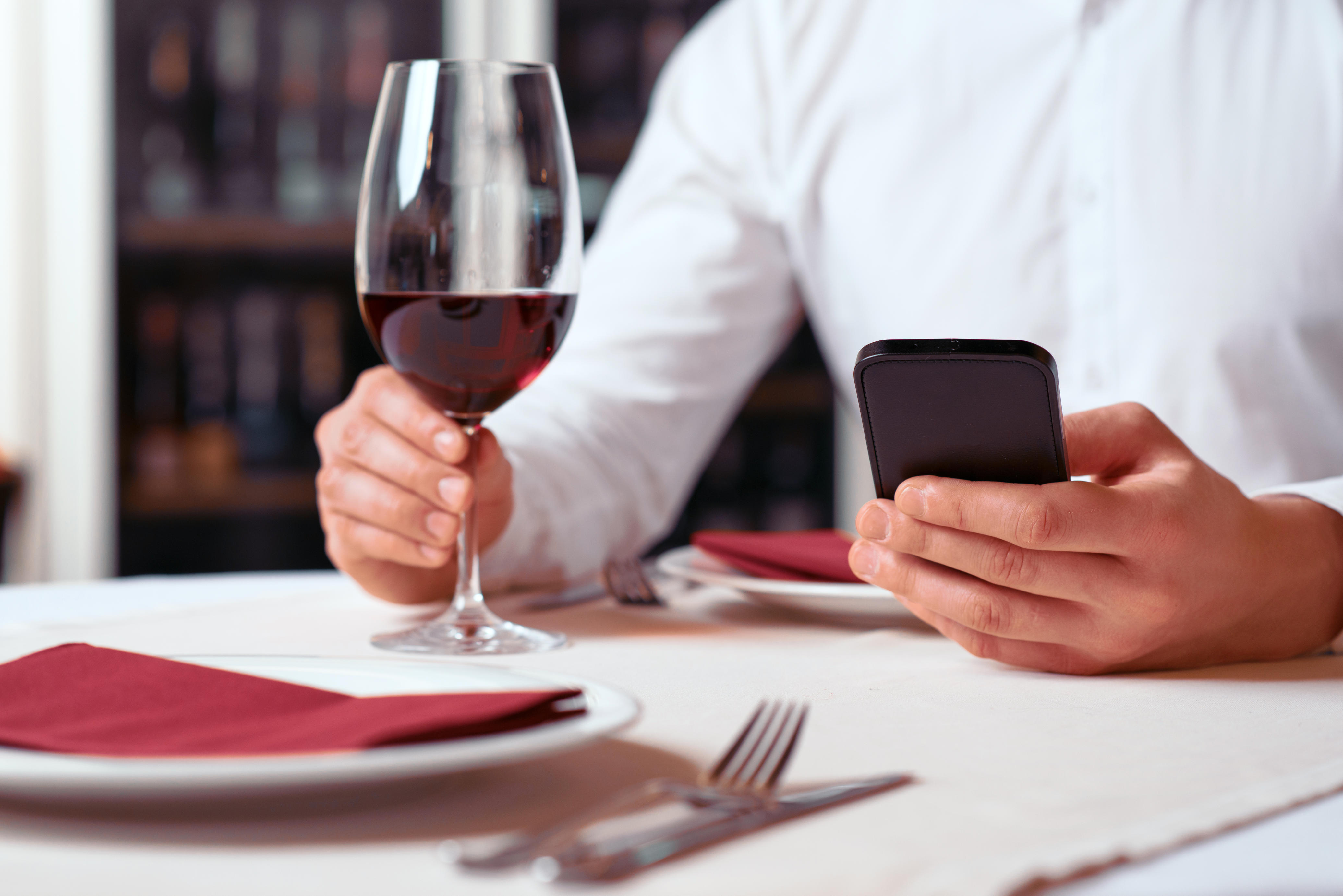 A cena senza lo smartphone: ecco i locali 