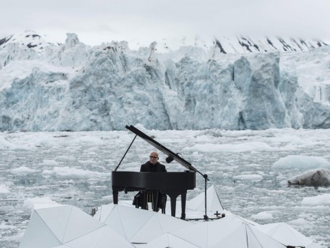 Ludovico Einaudi suona al Polo Nord per Greenpeace