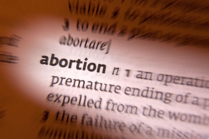 Perché in Italia è così difficile abortire?