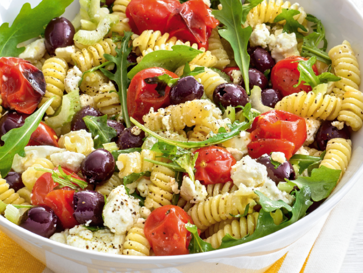 Insalata di fusilli con pomodorini e feta