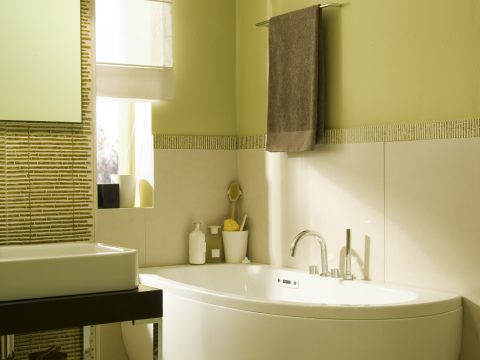 7 soluzioni salvaspazio per arredare il bagno