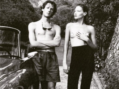 Carla Bruni a seno nudo infuoca il web