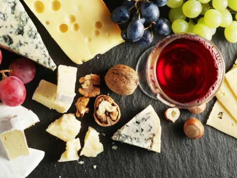 Come abbinare il vino al cibo: le regole base