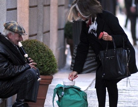 Poveri in Italia, arriva il reddito minimo