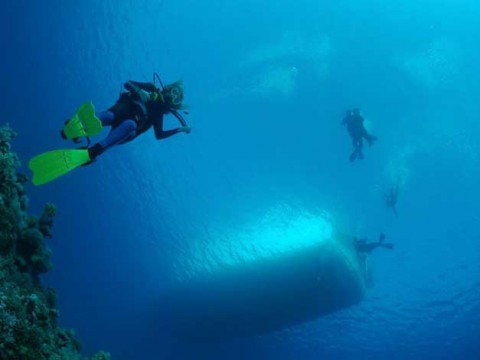 Come evitare incidenti al mare, tra sub e barche
