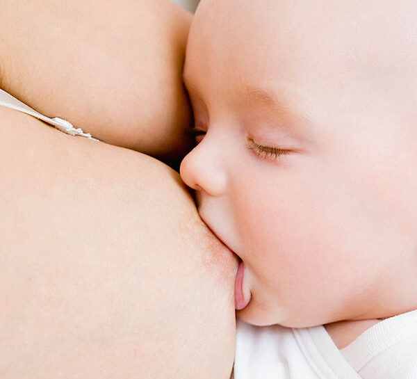 La suzione del neonato aumenta la produzione di latte