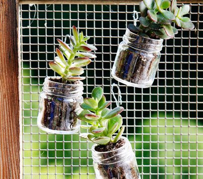 10 idee per riciclare i vasetti di vetro
