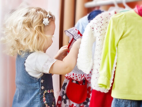 Cambio di stagione: 5 idee per i vestiti usati dei bambini