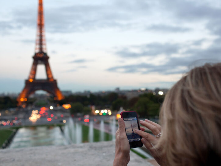 Cellulare foto Parigi torre Eiffel donna