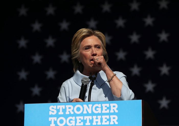 Hillary Clinton, la polmonite e la sosia