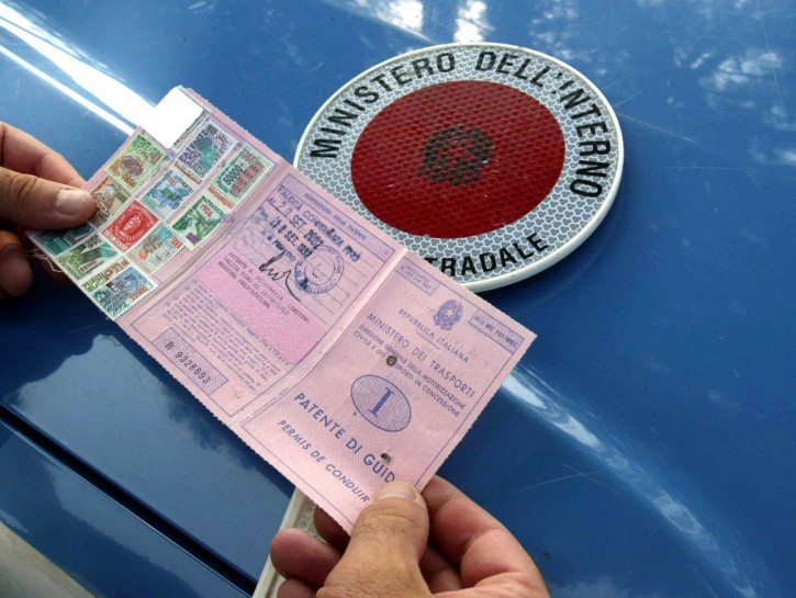 Patente polizia blocco stradale