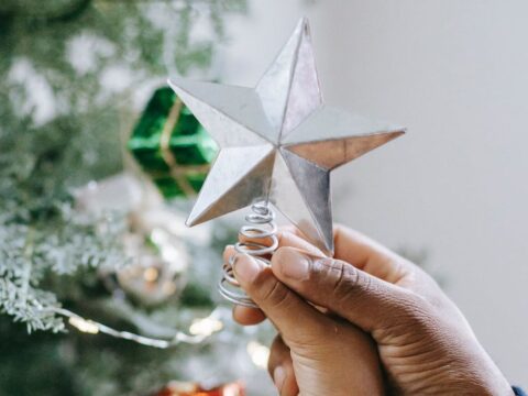 Come costruire una stella per la punta dell'albero di Natale
