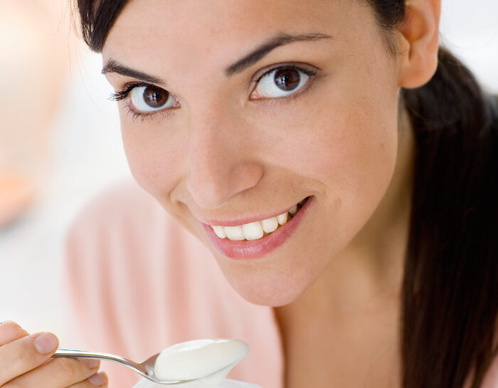 Mangia molto yogurt al naturale