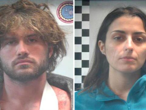 Coppia dell'acido, il figlio verrà dato in adozione