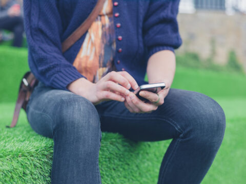 Meno tempo su Facebook, più su Whatsapp