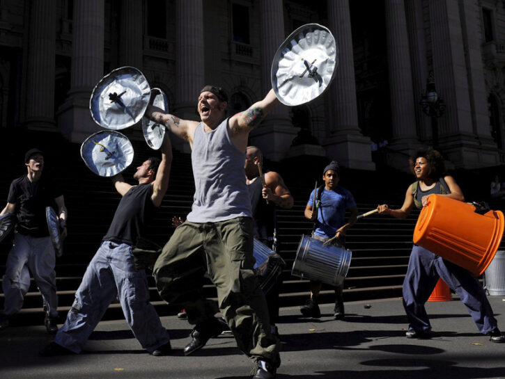 Stomp spettacolo bidoni