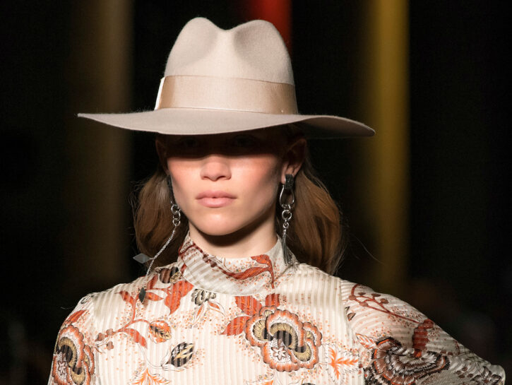 Come ridare forma ai cappelli in modo semplice