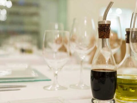 Olio d'oliva, in 3 ristoranti su 4 le oliere sono fuorilegge