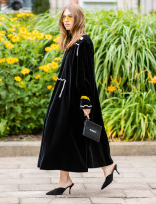 Look total black o total blue? Ecco le scarpe da abbinare per completare l'outfit con stile