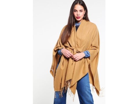 Il poncho è di tendenza: i modelli più belli