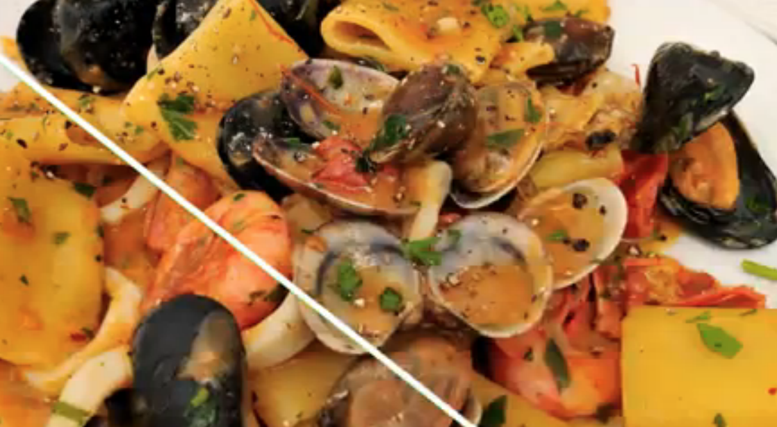Ricetta Video ricetta: Paccheri ai frutti di mare - Donna Moderna