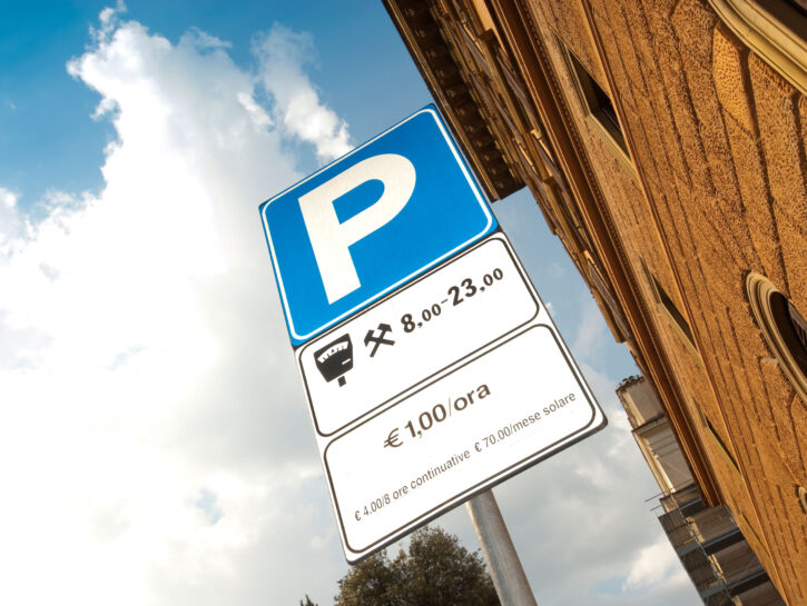 Parcheggio a pagamento auto cartello stradale