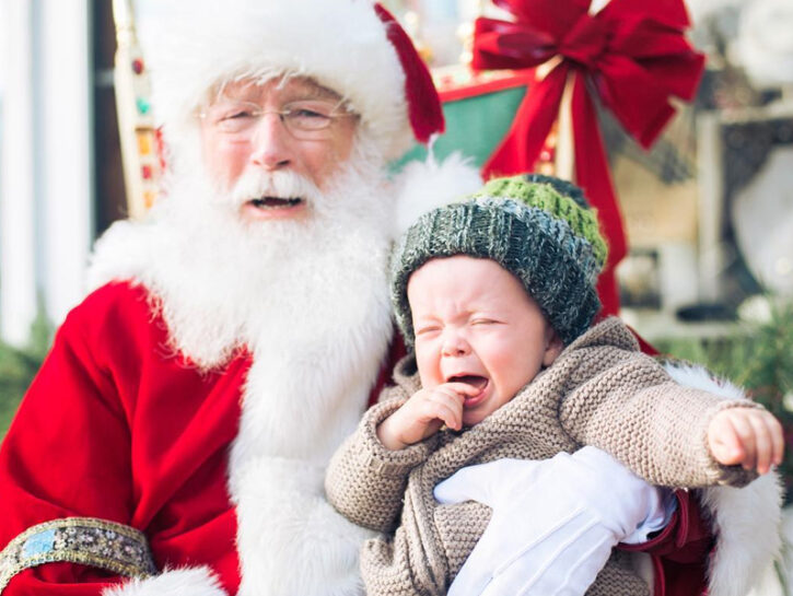 Chi ha paura di Babbo Natale? 10 foto buffe di bimbi 