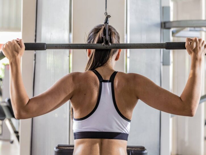5 esercizi di ginnastica per rinforzare il deltoide