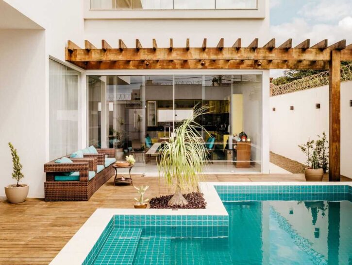 Piscina sul terrazzo: il sogno estivo che può diventare realtà