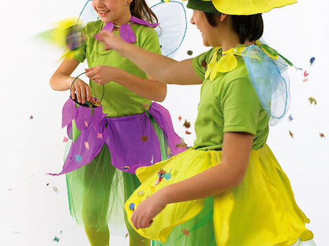 Costumi per Carnevale fai da te: bambine in fiore