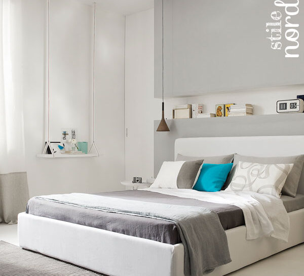 Il rigore del bianco e grigio per la camera da letto