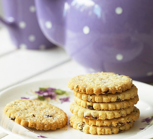 Un tè con i biscotti per un pomeriggio piovoso