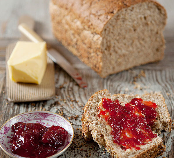 Pane con burro e marmellata
