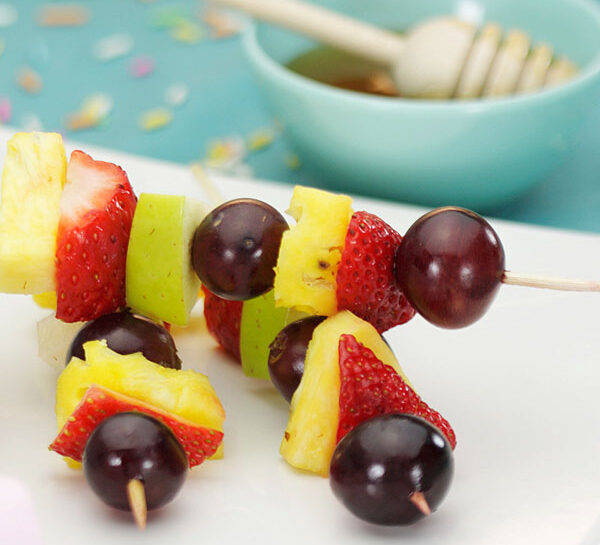 Prepariamo insieme gli spiedini di frutta