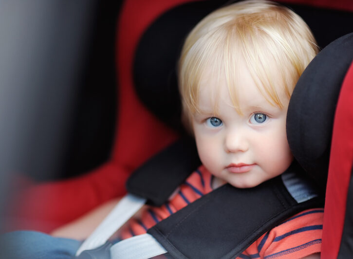 Bambini in auto, dal 2017 cambiano le regole: ecco come - La Stampa