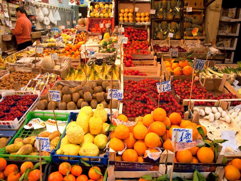 Mercato frutta e verdura aranci mandarinii Vucciria Palermo
