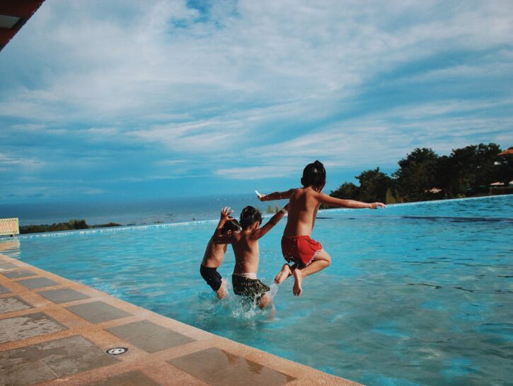 Trucchi per scaldare l'acqua della piscina senza inquinare