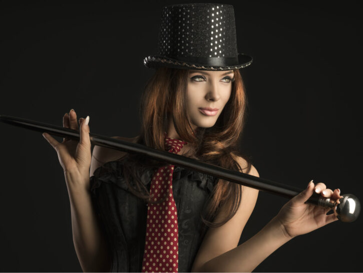 A lezione di burlesque (passo dopo passo) per aumentare il tuo fascino e sedurre il tuo lui