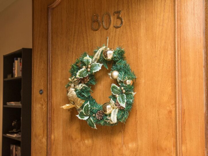 Natale: come decorare la porta di ingresso
